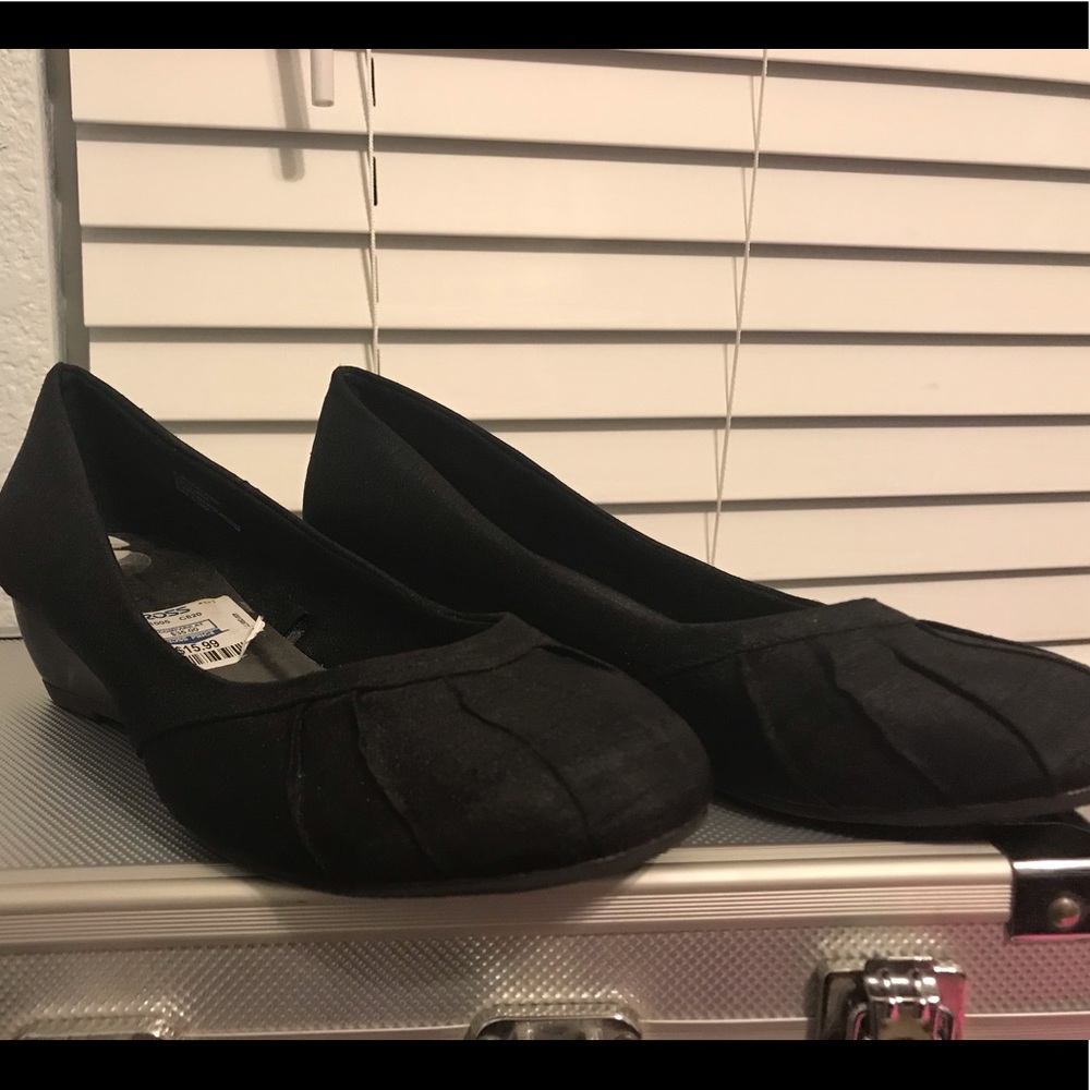 Women’s black Flats